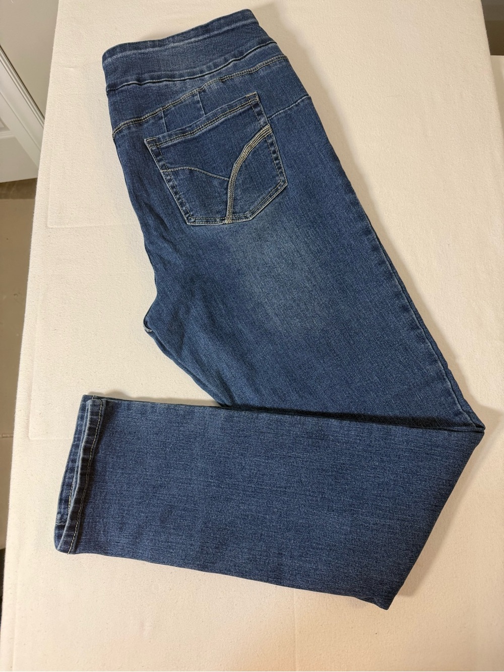 Women’s Classic Skinny Jeans in Dark Blue pull on stretch
